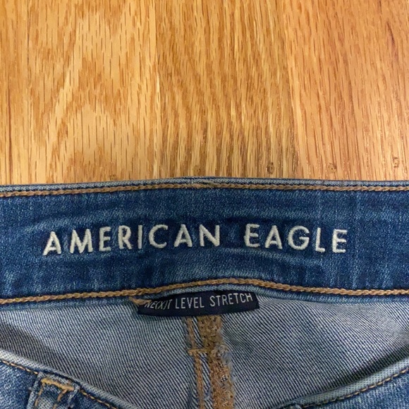 American Eagle High Waisted Medium Wash Denim Jean - Picture 2 of 5